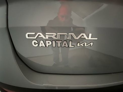 Used 2024 Kia Carnival SX FWD image 27