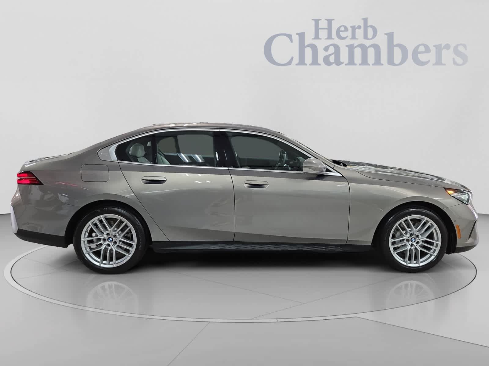 Used 2024 BMW 530i xDrive w/ Convenience Package AWD/4WD image 11