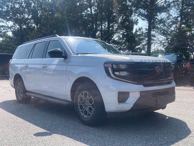 Used 2025 Ford Expedition Max Active RWD image 3