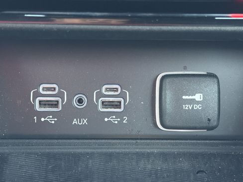 Used 2023 Jeep Grand Cherokee Altitude AWD/4WD image 8