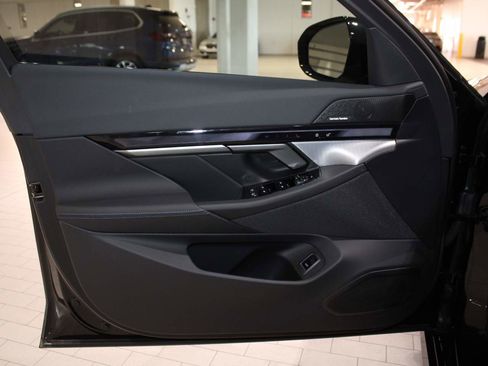 New 2026 BMW i5 eDrive40 w/ Executive Package RWD image 11