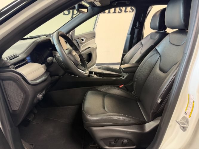 Used 2025 Jeep Compass Limited AWD/4WD image 12