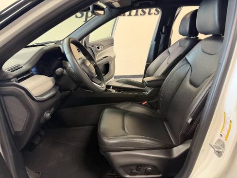 Used 2025 Jeep Compass Limited AWD/4WD image 12
