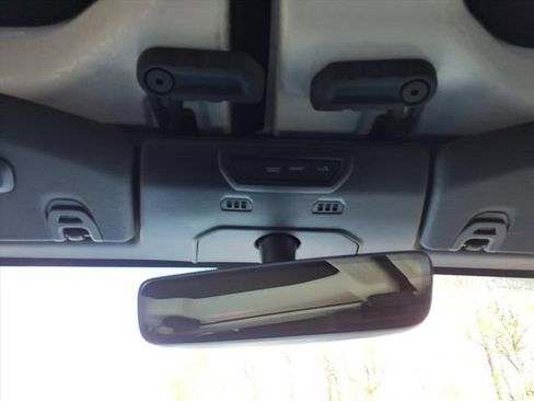 Certified 2022 Jeep Gladiator Overland w/ Cold Weather Group image 11