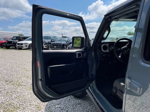 Used 2024 Jeep Wrangler Unlimited AWD/4WD image 24