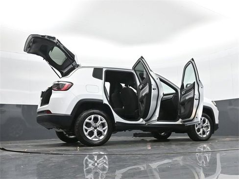 Used 2025 Jeep Compass Sport image 50