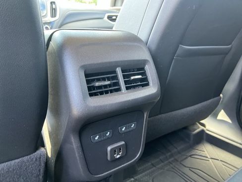 Used 2023 Chevrolet Equinox Premier AWD/4WD image 22