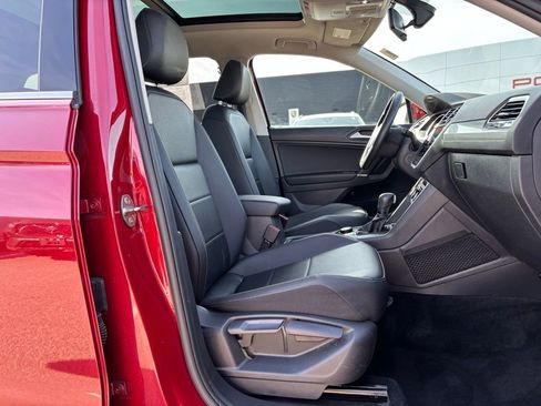 Used 2020 Volkswagen Tiguan SE w/ Panoramic Sunroof Package image 20