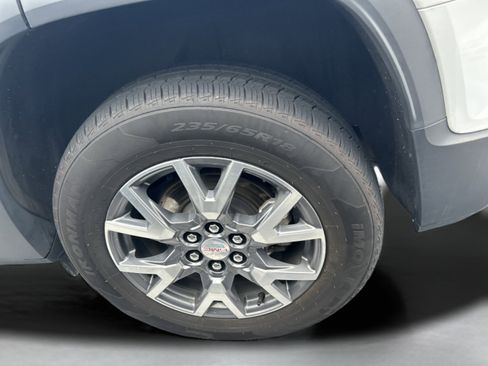 Used 2023 GMC Acadia SLT image 17