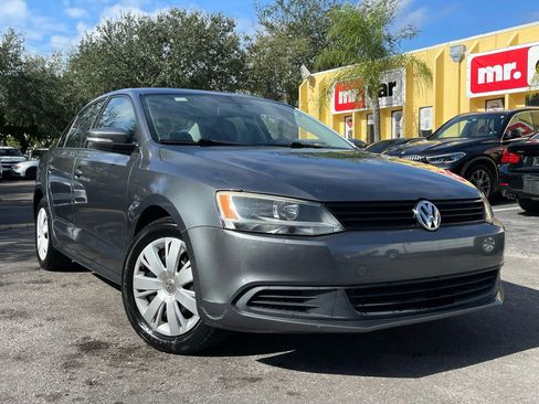 Used 2011 Volkswagen Jetta SE image 1