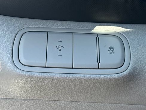 Used 2023 Hyundai Venue SEL FWD image 8