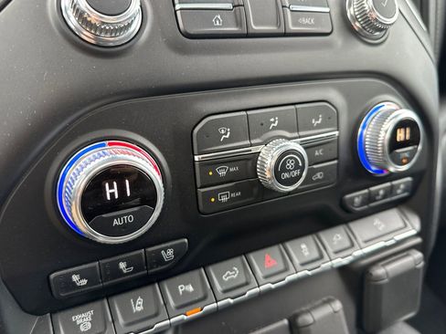 Used 2020 GMC Sierra 2500 AT4 w/ AT4 Premium Package image 27