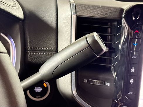New 2026 RAM 2500 Laramie AWD/4WD image 18