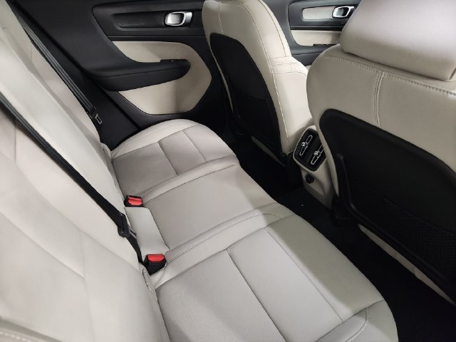 Certified 2026 Volvo XC40 B5 Ultra w/ Protection Package Premier AWD/4WD image 32