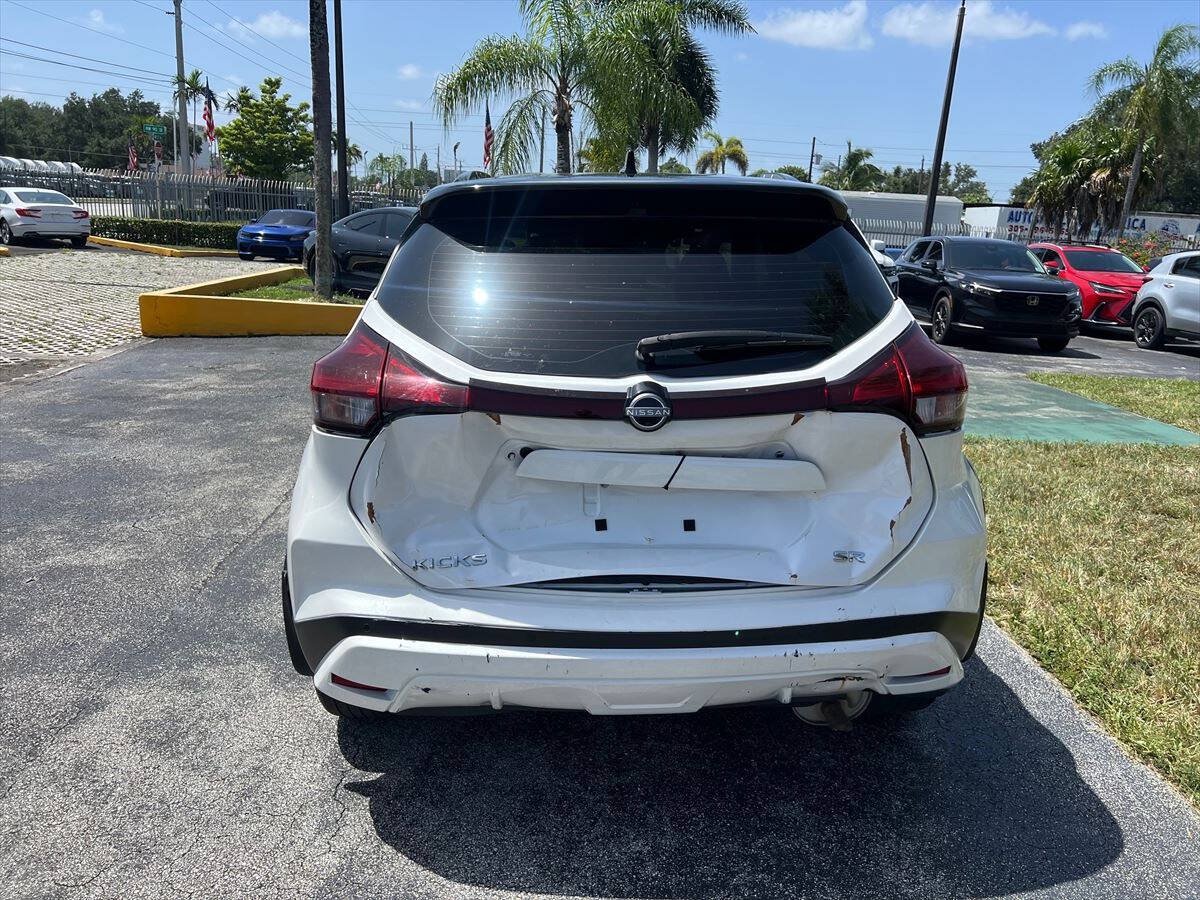 Used 2023 Nissan Kicks SR FWD image 6