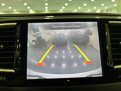 Used 2020 Chrysler Pacifica Touring-L Plus FWD image 38