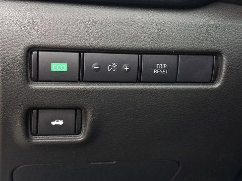 Used 2024 Nissan Sentra SV FWD image 24