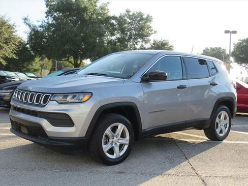 Used 2023 Jeep Compass Sport image 3