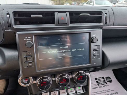 Used 2025 Toyota GR86 w/ ALL Weather Mat Package (TMS) RWD image 12