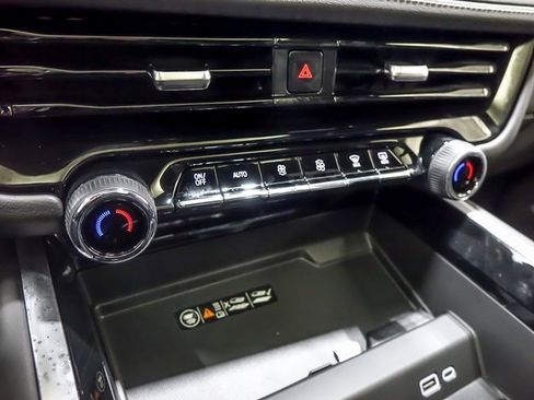 New 2026 Chevrolet Suburban Premier image 22