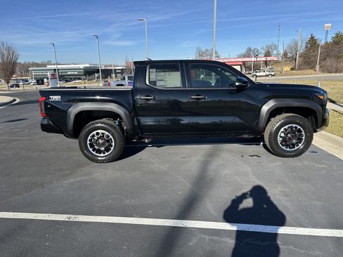 Used 2026 Toyota Tacoma TRD Off-Road w/ TRD Off Road Upgrade Package AWD/4WD image 11