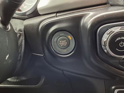 Used 2020 Jeep Wrangler Unlimited Sahara w/ LED Lighting Group image 10