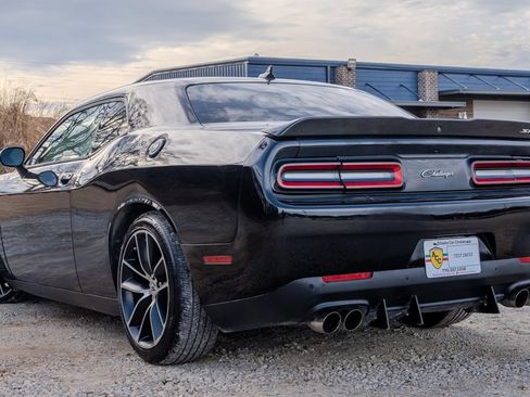 Used 2016 Dodge Challenger SRT w/ Technology Group image 3