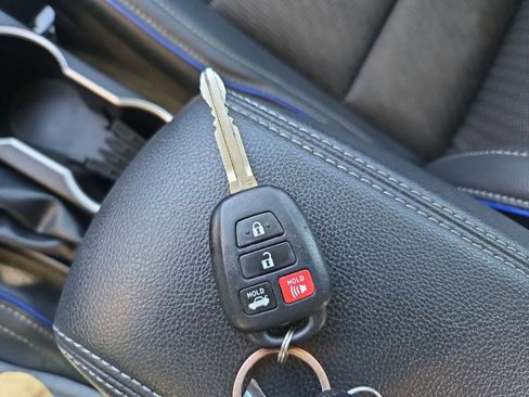 Used 2019 Toyota Corolla L image 32