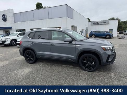 Used 2023 Volkswagen Taos SE w/ Panoramic Sunroof Package AWD/4WD image 3