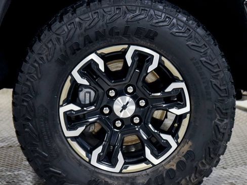 Used 2024 Chevrolet Silverado 1500 ZR2 w/ Technology Package AWD/4WD image 28