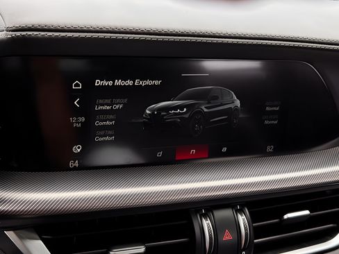 Used 2025 Alfa Romeo Stelvio Sprint AWD/4WD image 9