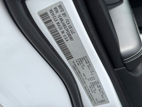 Used 2023 Jeep Grand Cherokee Limited AWD/4WD image 29