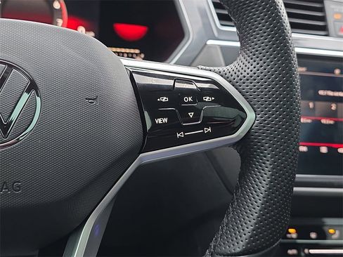 Used 2022 Volkswagen Tiguan SE R-Line image 21