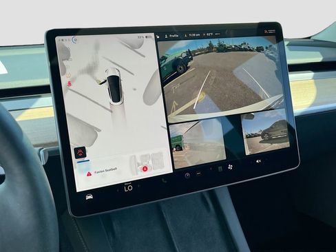 Used 2023 Tesla Model 3 Standard Range image 13