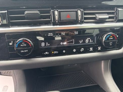 Used 2024 Nissan Pathfinder SV image 16