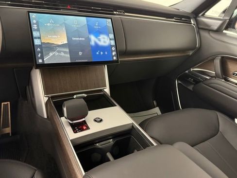 Used 2025 Land Rover Range Rover SE image 22
