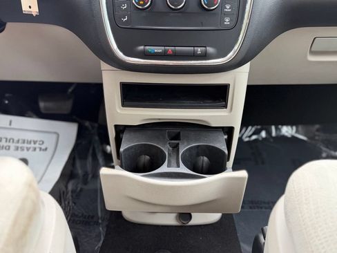Used 2015 Dodge Grand Caravan American Value Package FWD image 19