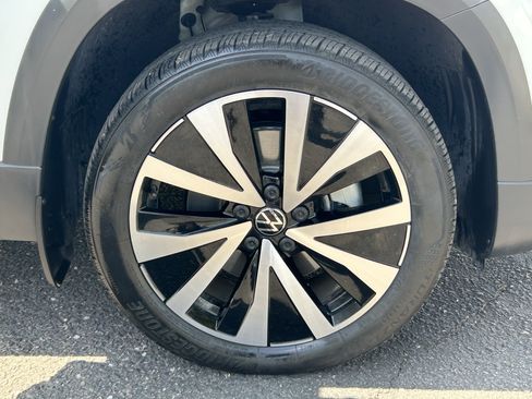 Certified 2024 Volkswagen Taos SE FWD image 7