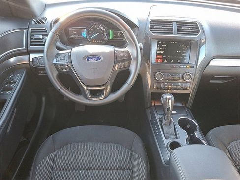 Used 2018 Ford Explorer XLT w/ Equipment Group 201A image 11