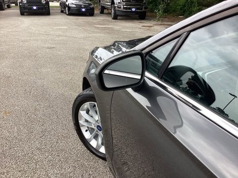 Used 2020 Ford Fusion SE FWD image 18