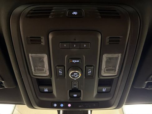 Used 2021 GMC Yukon Denali w/ Denali Premium Package AWD/4WD image 24