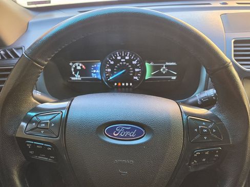 Used 2018 Ford Explorer XLT w/ Equipment Group 202A AWD/4WD image 20
