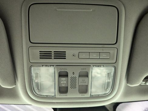 Used 2016 Honda Odyssey Touring Elite image 15