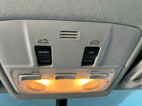 Used 2013 Toyota RAV4 Limited image 23