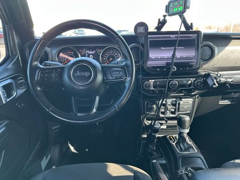 Used 2022 Jeep Gladiator Sport image 39