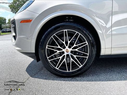 Used 2026 Porsche Cayenne AWD/4WD image 9