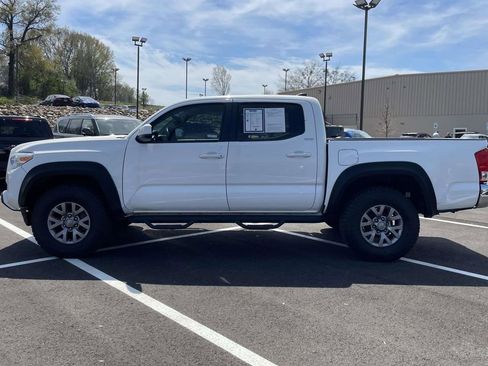 Used 2017 Toyota Tacoma SR5 w/ Tow Package image 6
