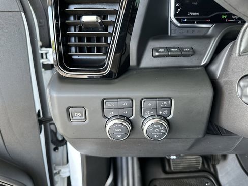 Used 2024 GMC Sierra 1500 AT4 w/ Technology Package AWD/4WD image 18