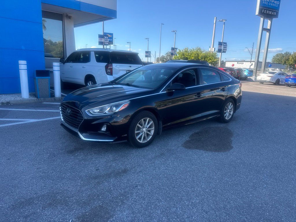 Used 2019 Hyundai Sonata SE w/ Winter Weather Package FWD image 1