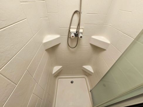 Used 2019 Ford F550 2WD Regular Cab Super Duty w/ XLT Value Package image 44